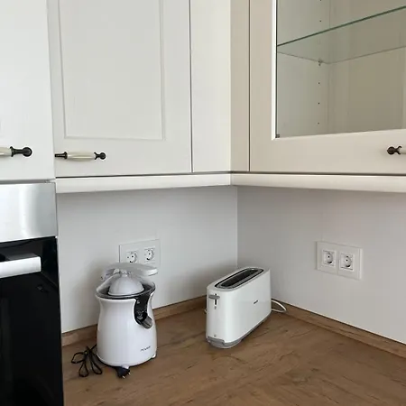 Apartment Luxury Renovated 2-bedroom With Pool