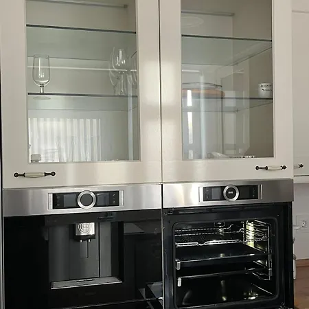 Apartment Luxury Renovated 2-bedroom With Pool *