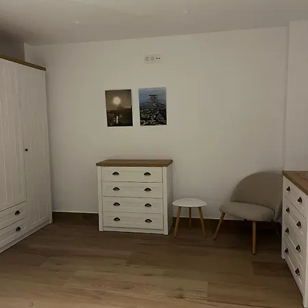 Luxury Renovated 2-bedroom With Pool *