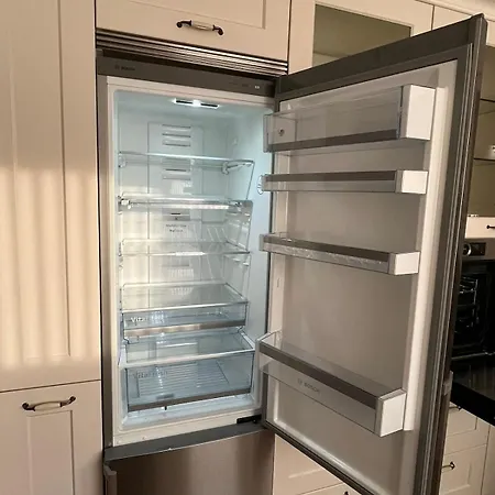 Luxury Renovated 2-bedroom With Pool *
