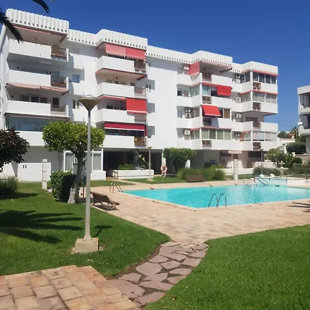 Apartment Luxury Renovated 2-bedroom With Pool *
